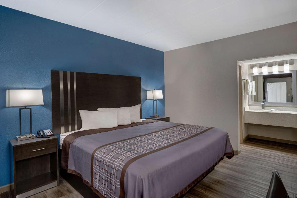 Queen Room - Disability Access - Roll in Shower interior